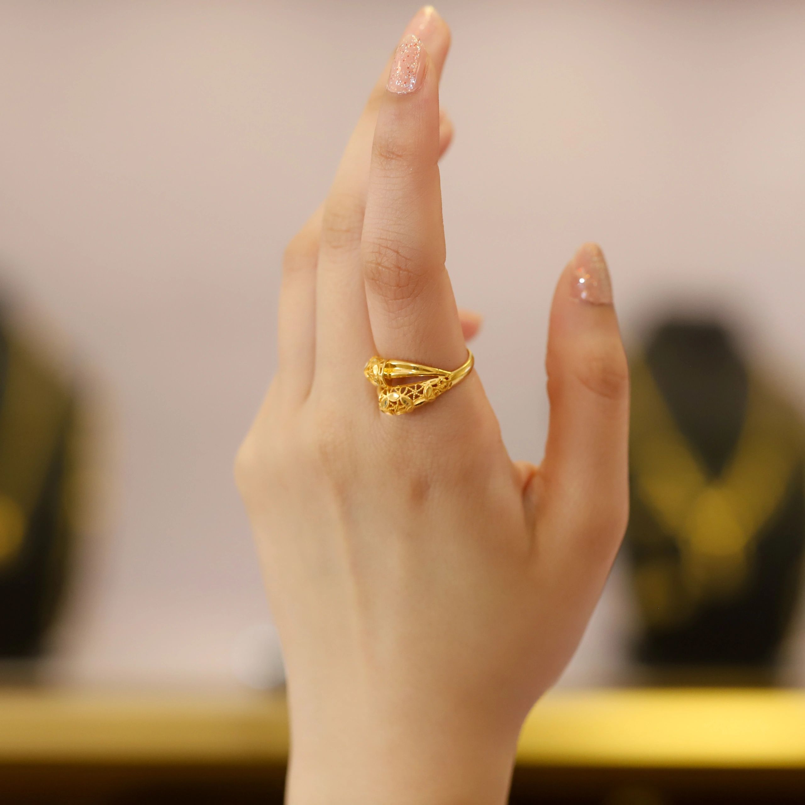 Filigree gold ring